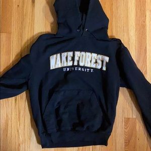 Wake Forest University Sweatshirt (S) embroidered